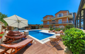 Amazing Apartment In Kastel Stari With Jacuzzi
